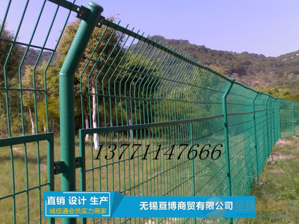 框架护栏网，安全与美观并存的守护者——特点、优点及图片解析
