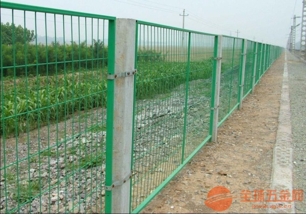 框架护栏网，多领域安全防护的坚实屏障