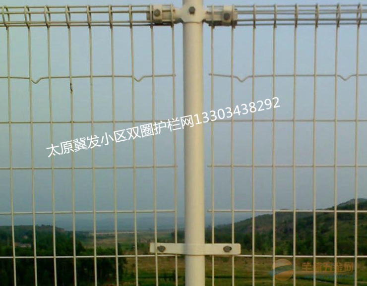 图片中的守护者，双圈护栏网的设计与实用价值