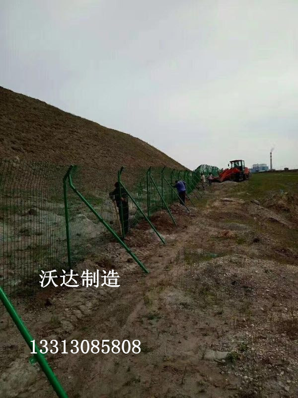 高速公路双边丝护栏网施工方案详解