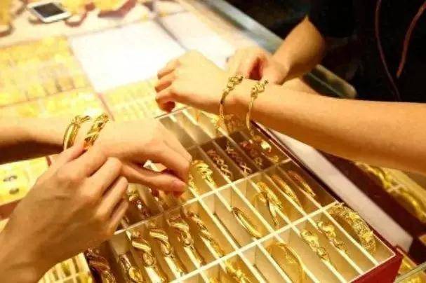警惕！去金店买黄金时，这三种金千万别买