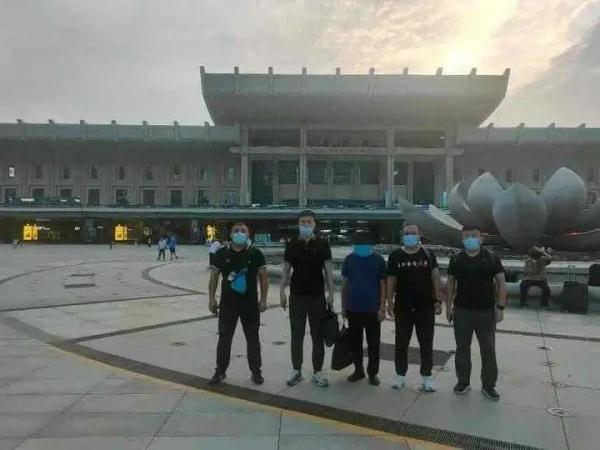 金条兑现的困境，现实与理想的碰撞