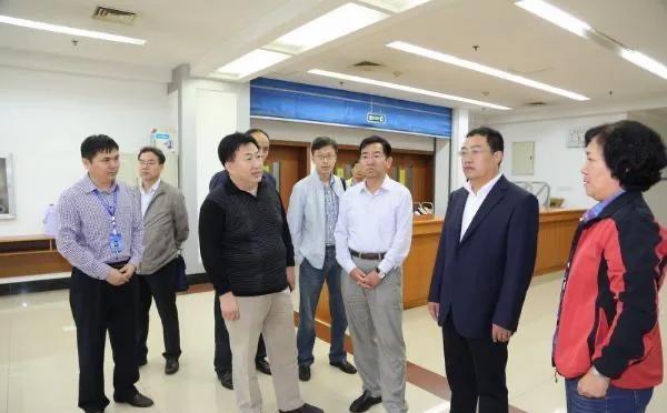 纸黄金与纸白银，投资者的双刃剑——实时价格解析与策略