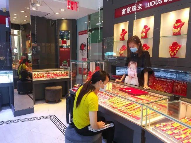 银行金条价格今日一克多少？——黄金市场的波动与投资价值分析