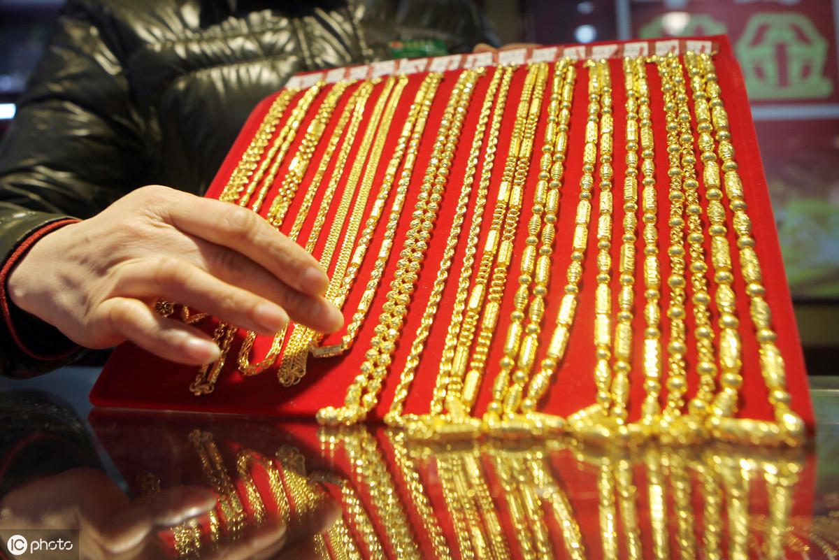 黄金，全球金融市场的避风港——金价与国际金价探析