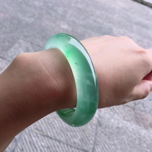 白银手镯价格解析，一克白银的银光之谜