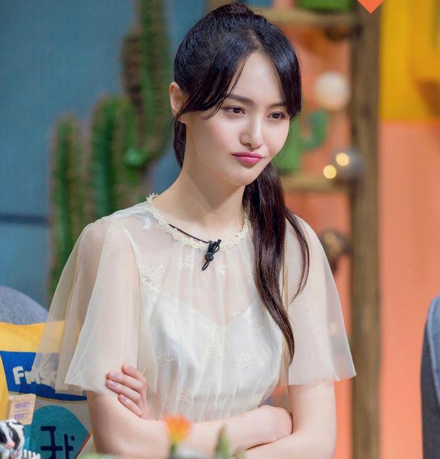 郑爽跳楼事件背后的真相与反思—一个时代的伤痛
一、引言