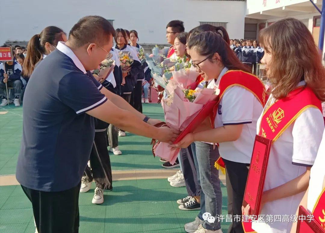 揭秘四肖选一中的中特之道—精准预测的奥秘四肖选一肖中特特肖有几组
