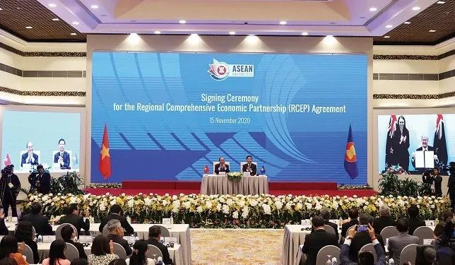 2035年澳门资料大全，探索未来与回顾传统的交汇2023澳门资料免费大全老版
