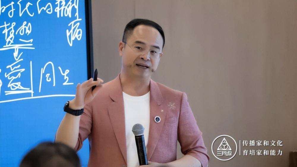 2043年澳门特马预测，科学理性与娱乐的平衡2024澳门特马今晚开什么,今晚上的,10月20号